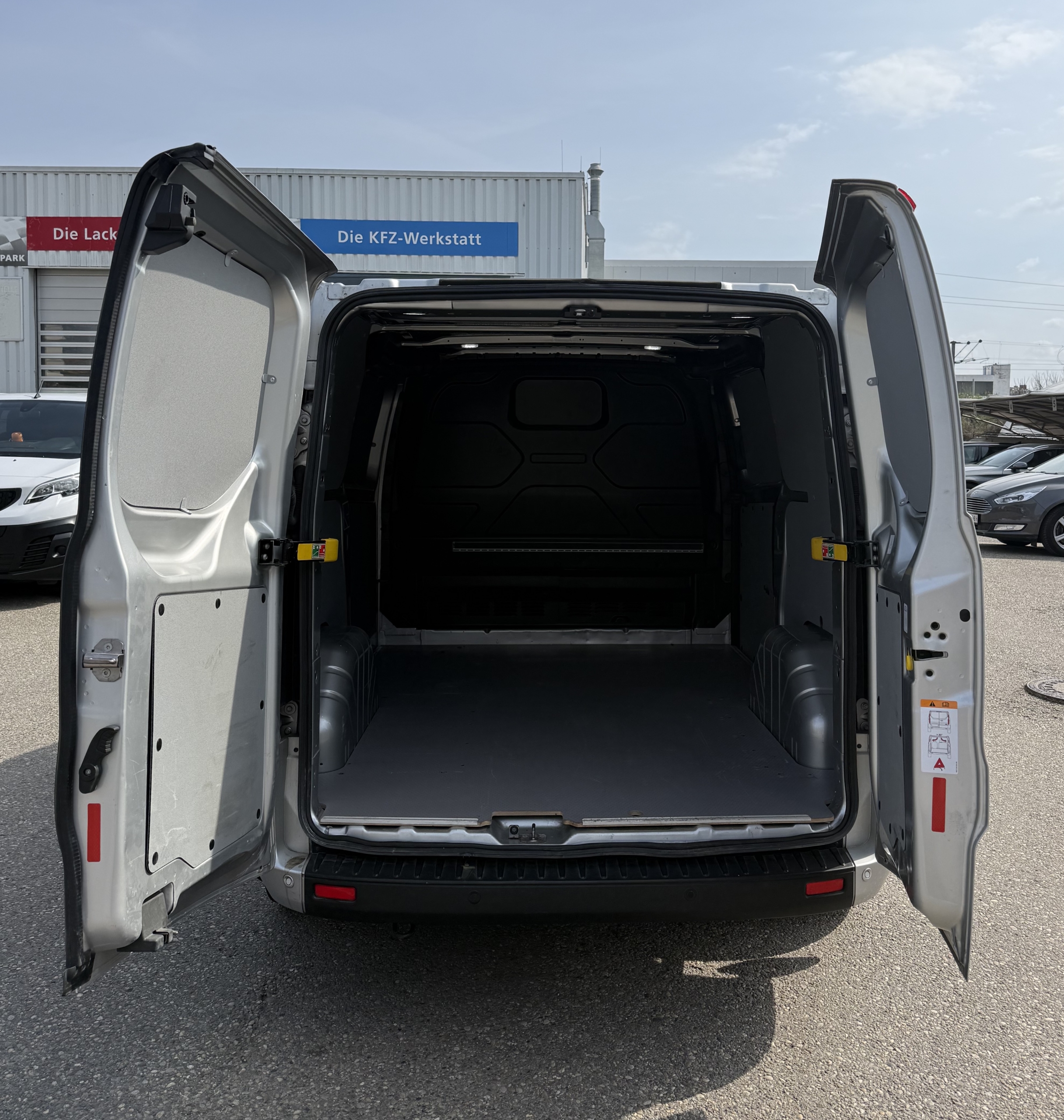 Ford Transit L1H1 Kleintransporter mieten